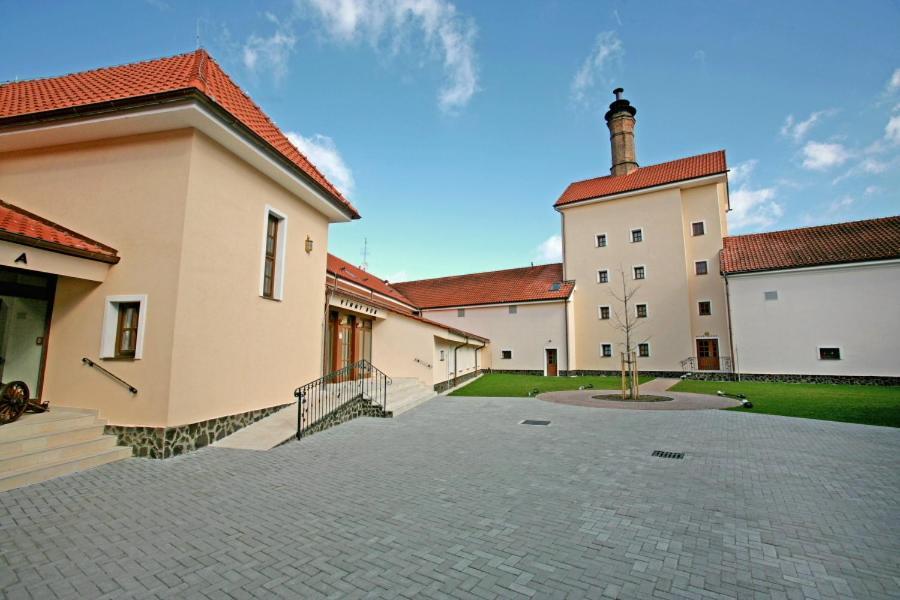 Chateau Krakovany Ngoại thất bức ảnh