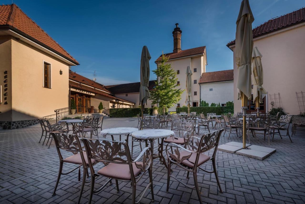 Chateau Krakovany Ngoại thất bức ảnh