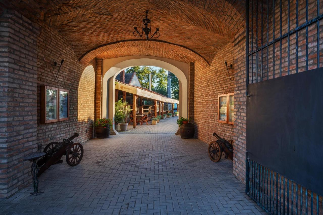 Chateau Krakovany Ngoại thất bức ảnh